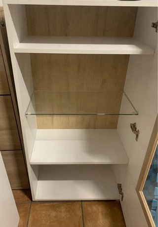 Mueble salón con vitrina y luz