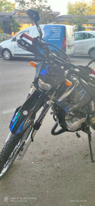 Yamaha DT 125 RE 2008 Enduro colores camaleónica.