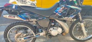 Yamaha DT 125 RE 2008 Enduro colores camaleónica.