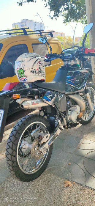Yamaha DT 125 RE 2008 Enduro colores camaleónica.