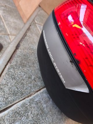 Baúl Moto SHAD Negro/Rojo