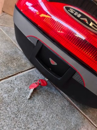 Baúl Moto SHAD Negro/Rojo