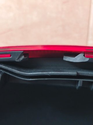 Baúl Moto SHAD Negro/Rojo