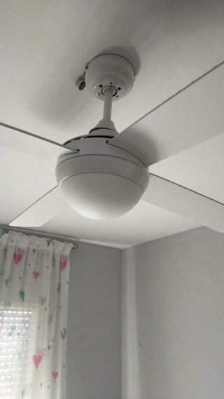 Ventilador de techo con aspas reversibles