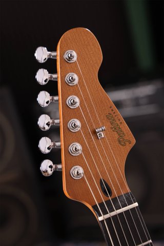 Guitarra Eléctrica Patina PT3-BK Black Nitro