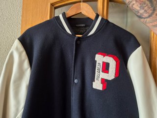 Cazadora Pull&Bear azul marino  y beige Talla M
