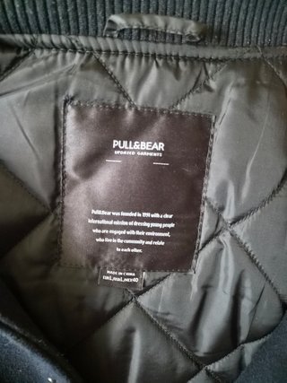 Cazadora Pull&Bear azul marino  y beige Talla M