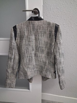 Chaqueta Mango Tweed con Detalles Piel