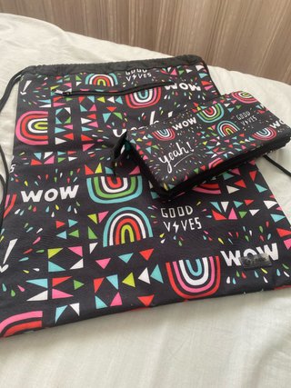 Saquito y estuche estampado