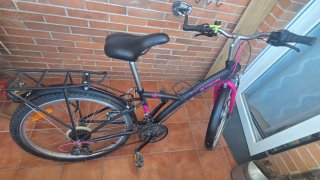 Bicicleta Decathlon 24" con luz y transportín