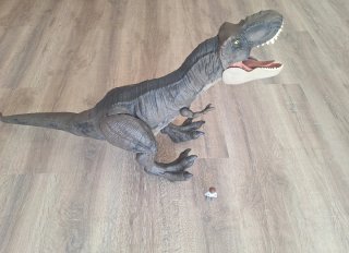 Mattel T-Rex Jurassic World Super Colosal dinosaur