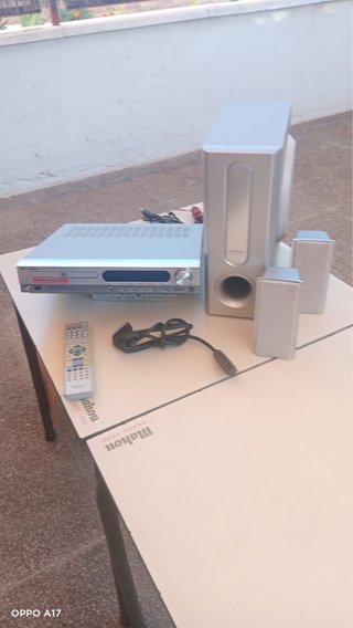 Kenwood DVD Home Cinema con altavoces