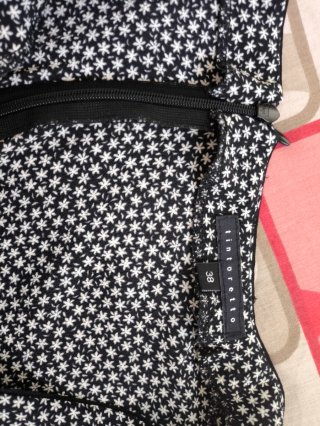 Mono negro con estampado de estrellitas