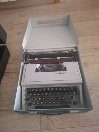 2 Maquinas de escribir