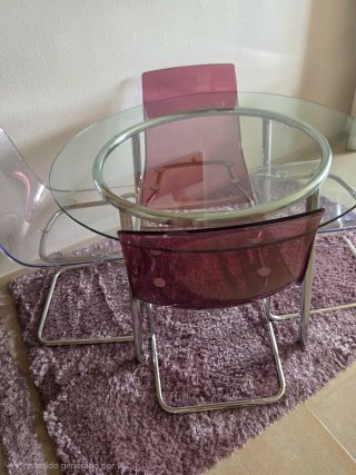 Mesa Comedor Cristal y Sillas de Diseño