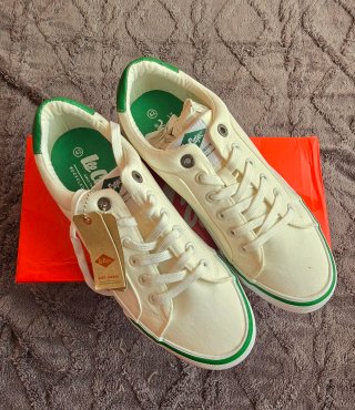 Zapatillas/bambas de lona de la marca Lee Cooper