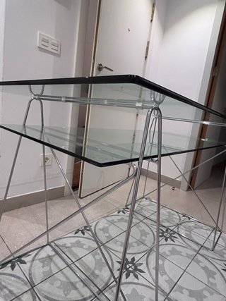 Mesa cristal estructura cromada