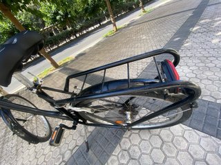 Bicicleta de ciudad negra