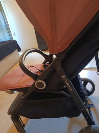 Silla de paseo Kinderkraft rosa y negra