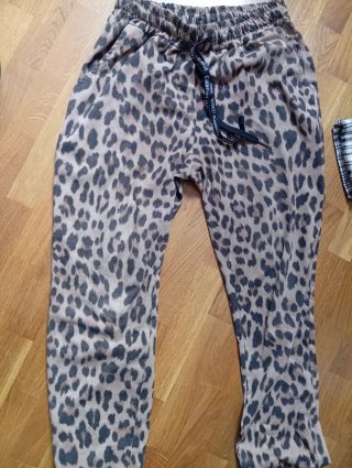 Lote camiseta Guess y dos pantalones otras marcas
