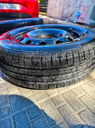Llantas 185/60/R15 88H con neumáticosen buen estad