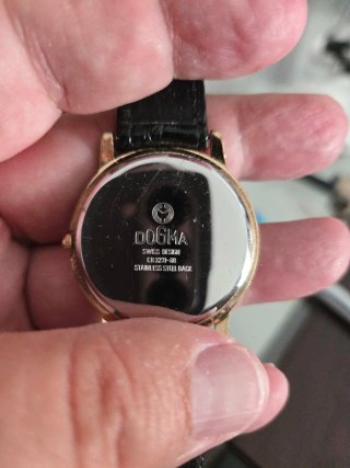 Reloj Dogma 35mm Dorado Cuarzo
