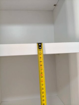Armario blanco de madera espacioso