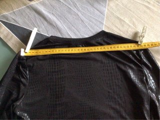 Maglia nera effetto pitone