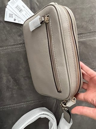 Bolso bandolera Guess gris