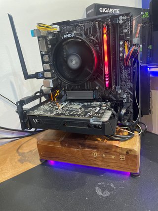 PC AMD con Tarjeta Gráfica y RAM RGB