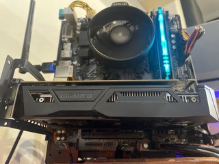 PC AMD con Tarjeta Gráfica y RAM RGB
