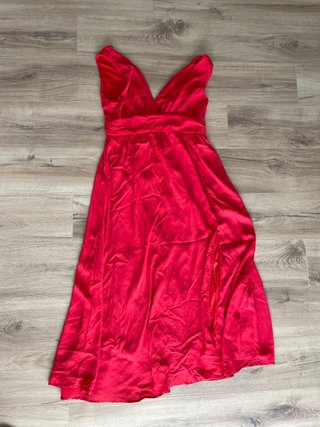 Vestido largo rojo con abertura