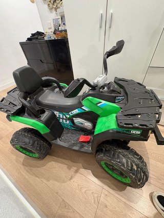 Moto infantil verde y negra