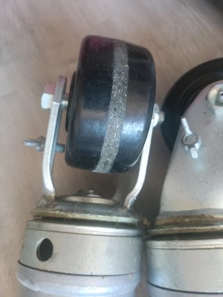 Patas de acero con ruedas (4 unidades)