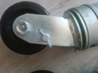 Patas de acero con ruedas (4 unidades)