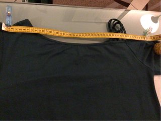 Maglia monospalla con maniche in pizzo