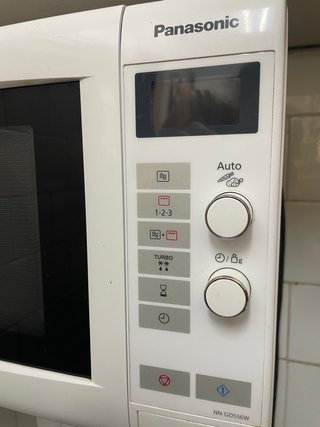 Microondas Panasonic NN-GD556W Inverter Grill.