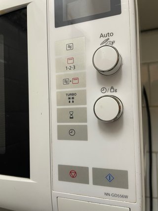 Microondas Panasonic NN-GD556W Inverter Grill.