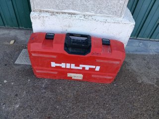 Caja Hilti Roja