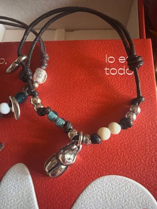 Dos pulseras Uno de 50 ajustables