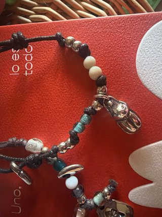 Dos pulseras Uno de 50 ajustables