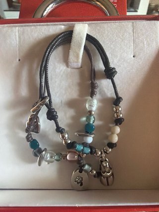 Dos pulseras Uno de 50 ajustables