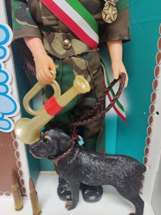 Nancy  Militar con Perro