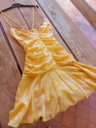 Vestido Zara de algodón y lino con abalorios. S/M