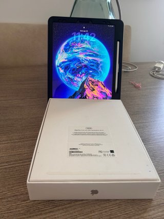 iPad Pro 12.9 6ª Gen Wifi + Apple Pencil + Cover