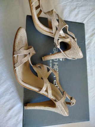 Sandalias Paco Herrero color Champagne/dorados 37