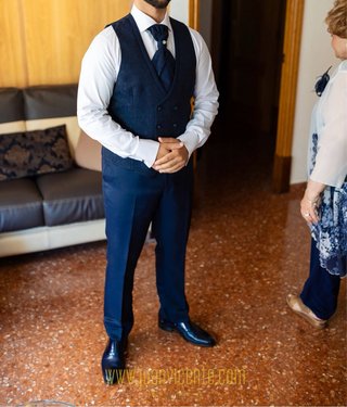 Traje de novio Don , tambien vendo los zapatos.