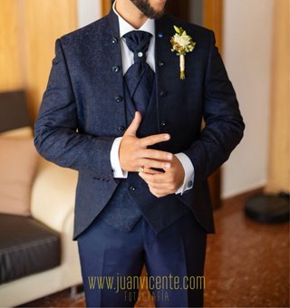 Traje de novio Don , tambien vendo los zapatos.