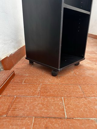 Estantería con ruedas