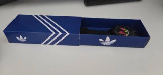 Reloj Adidas Negro con Logo Multicolor